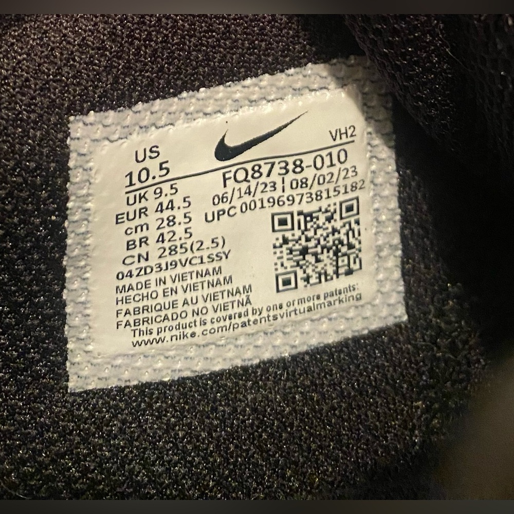 Nike Air Max Sneakers in Black and Blue - Picture 10 of 10